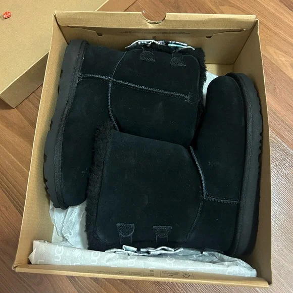 UGG Black Bailey Bow Boots - Picture 4 of 4